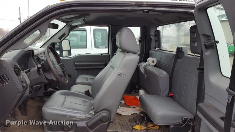 image for item EL9264 2012 Ford F350 Super Duty SuperCab pickup truck cab and chassis