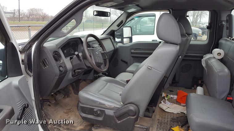 image for item EL9264 2012 Ford F350 Super Duty SuperCab pickup truck cab and chassis