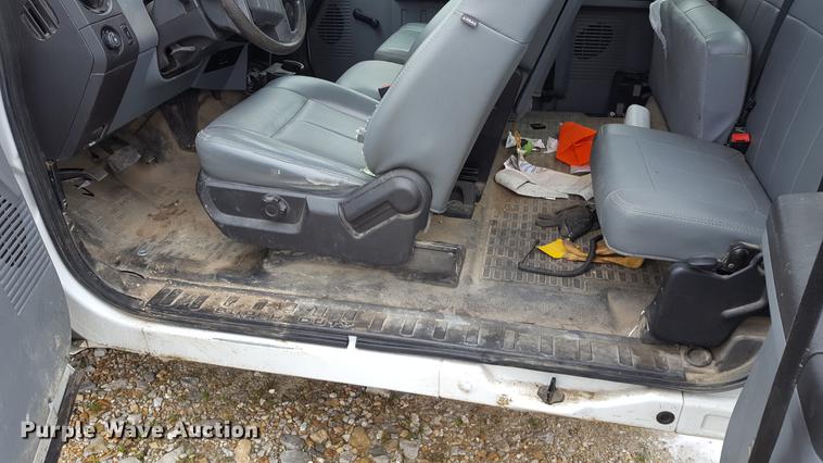 image for item EL9264 2012 Ford F350 Super Duty SuperCab pickup truck cab and chassis