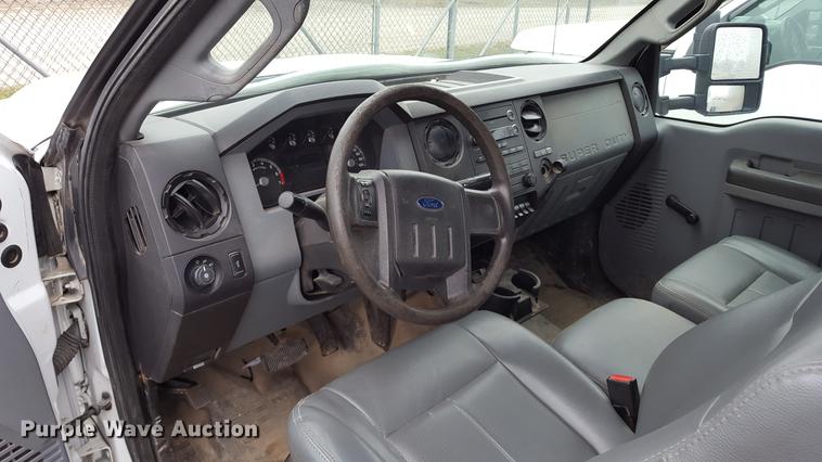 image for item EL9264 2012 Ford F350 Super Duty SuperCab pickup truck cab and chassis