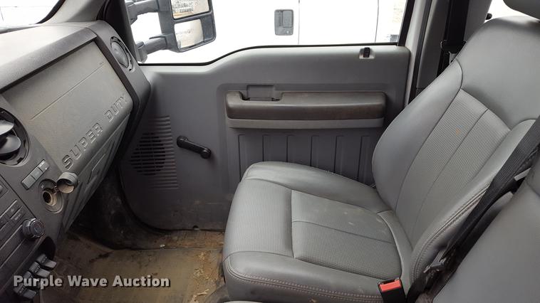 image for item EL9264 2012 Ford F350 Super Duty SuperCab pickup truck cab and chassis