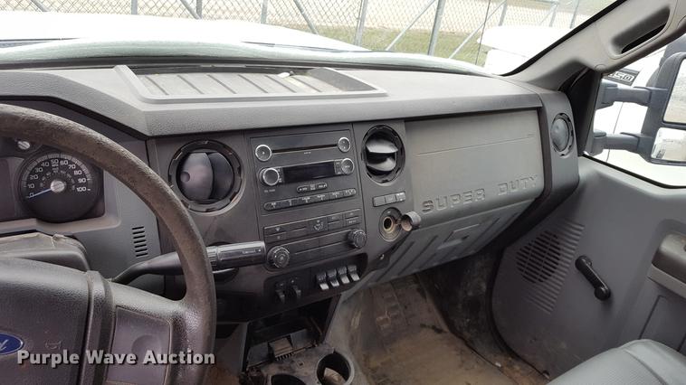 image for item EL9264 2012 Ford F350 Super Duty SuperCab pickup truck cab and chassis