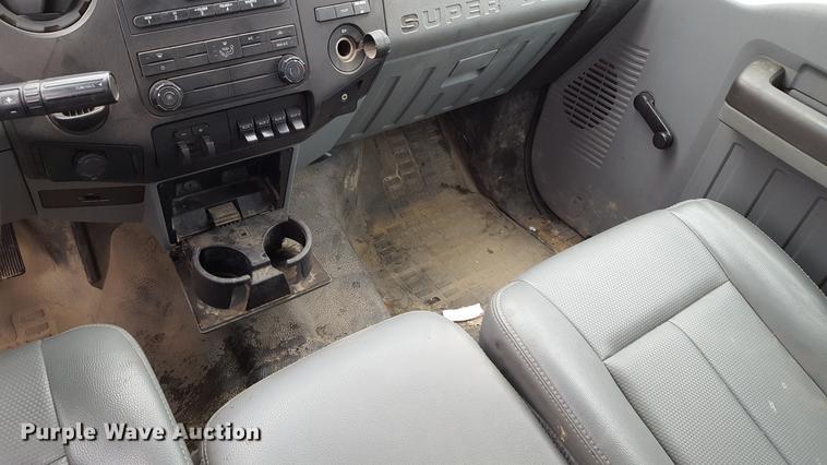 image for item EL9264 2012 Ford F350 Super Duty SuperCab pickup truck cab and chassis