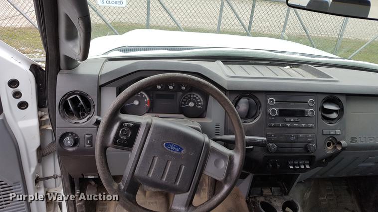 image for item EL9264 2012 Ford F350 Super Duty SuperCab pickup truck cab and chassis