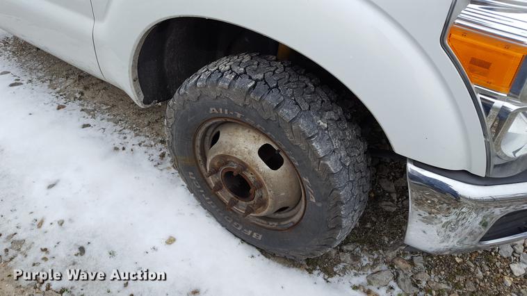 image for item EL9264 2012 Ford F350 Super Duty SuperCab pickup truck cab and chassis