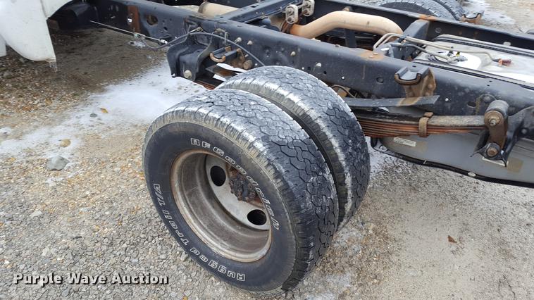 image for item EL9264 2012 Ford F350 Super Duty SuperCab pickup truck cab and chassis