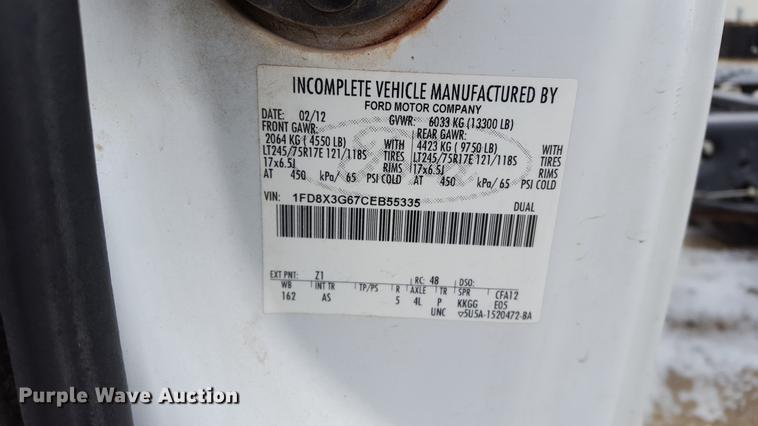 image for item EL9264 2012 Ford F350 Super Duty SuperCab pickup truck cab and chassis