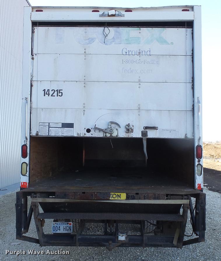 image for item EM9250 2000 International 4700 box truck