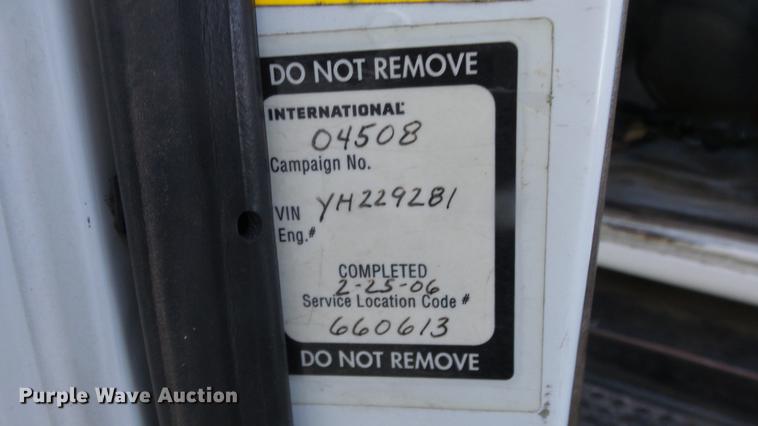 image for item EM9250 2000 International 4700 box truck