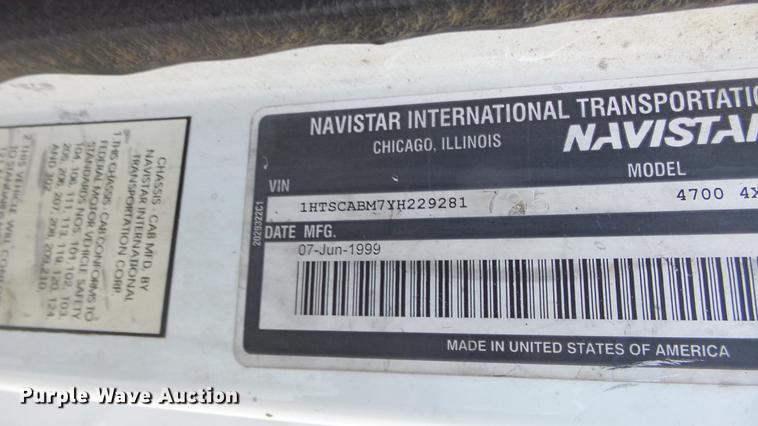 image for item EM9250 2000 International 4700 box truck