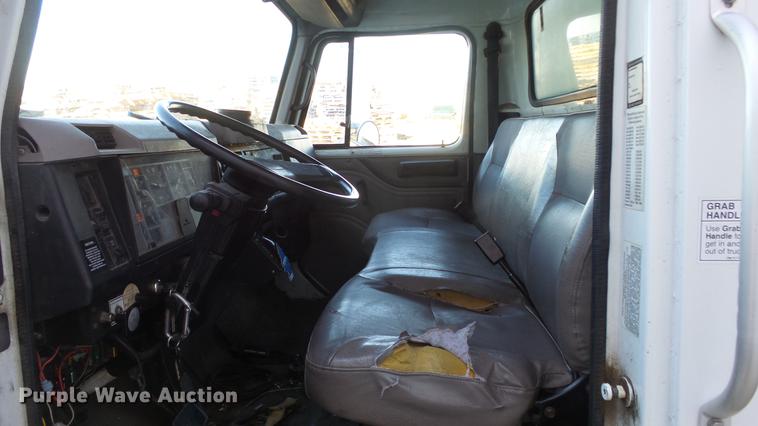 image for item EM9250 2000 International 4700 box truck