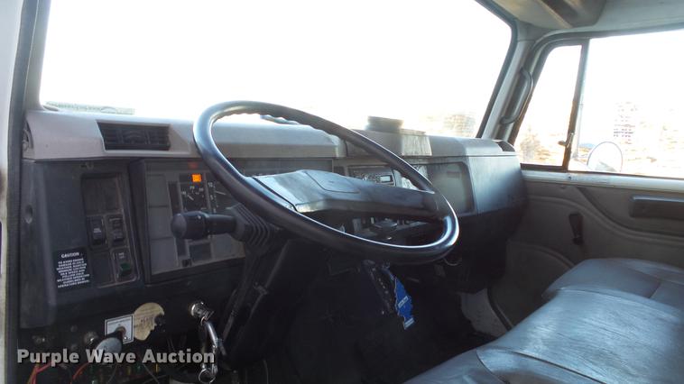 image for item EM9250 2000 International 4700 box truck