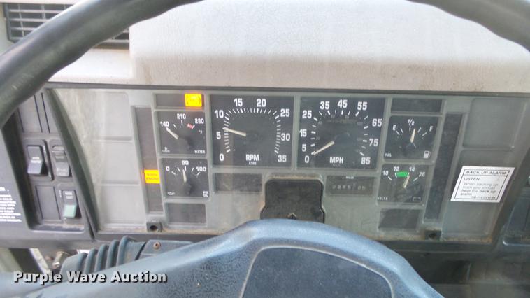 image for item EM9250 2000 International 4700 box truck