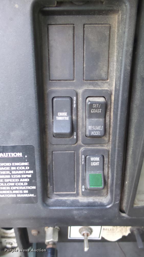 image for item EM9250 2000 International 4700 box truck