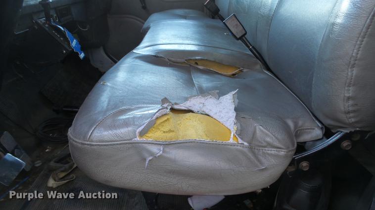 image for item EM9250 2000 International 4700 box truck