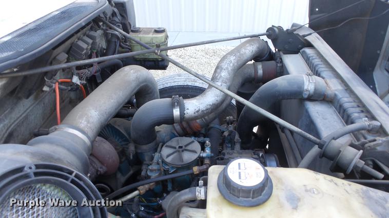 image for item EM9250 2000 International 4700 box truck