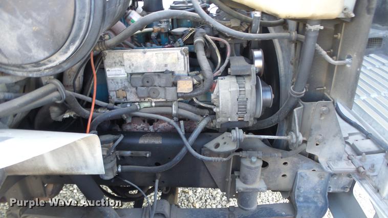 image for item EM9250 2000 International 4700 box truck