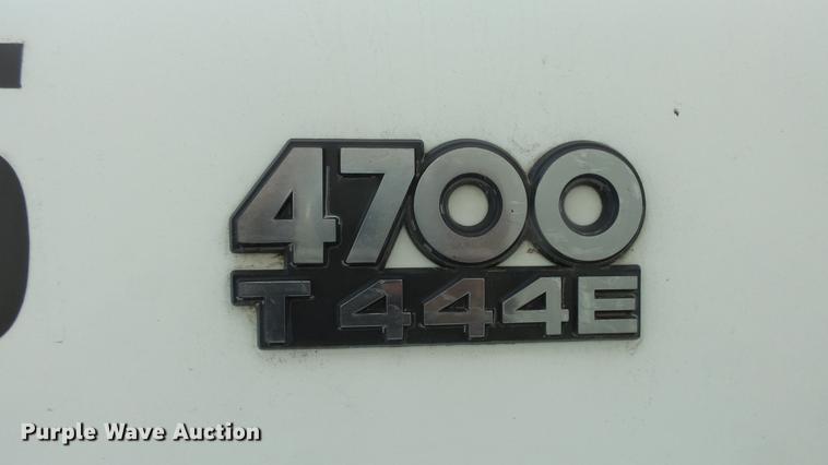 image for item EM9250 2000 International 4700 box truck