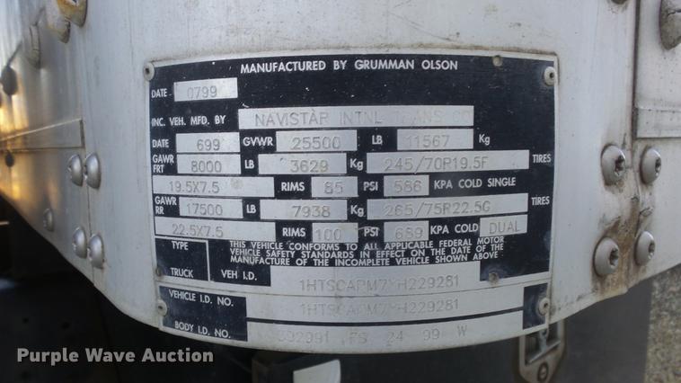 image for item EM9250 2000 International 4700 box truck