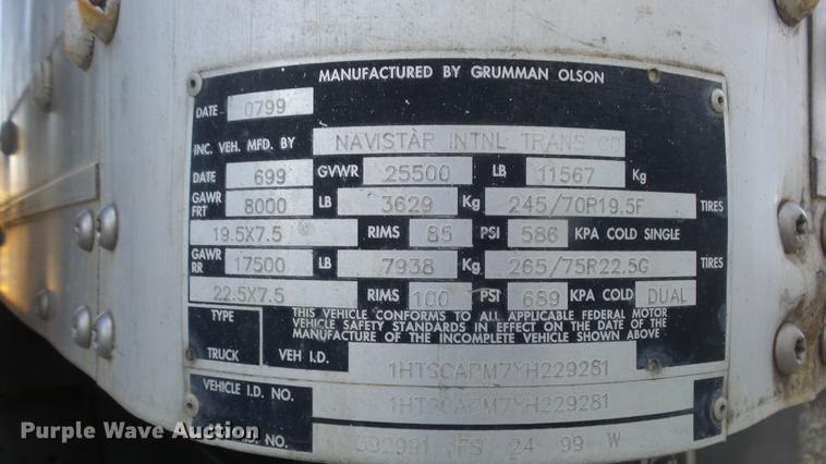 image for item EM9250 2000 International 4700 box truck