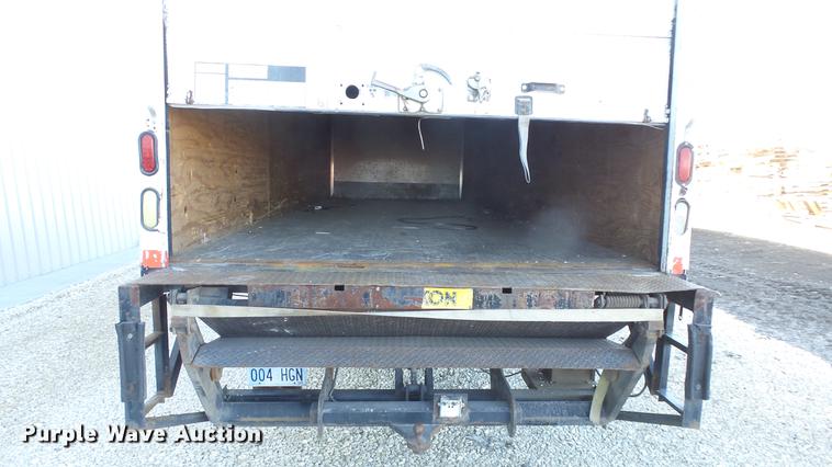 image for item EM9250 2000 International 4700 box truck