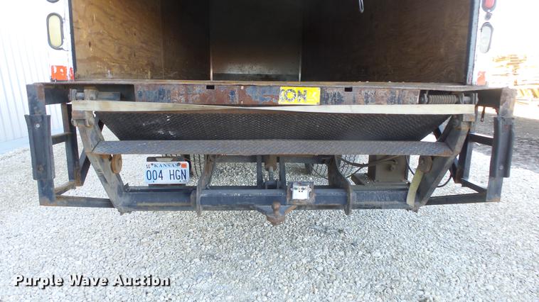 image for item EM9250 2000 International 4700 box truck