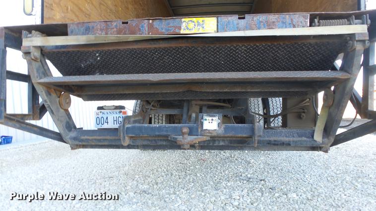 image for item EM9250 2000 International 4700 box truck