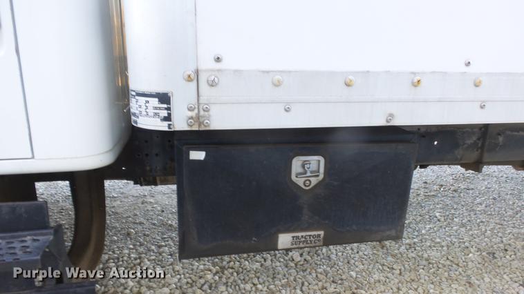 image for item EM9250 2000 International 4700 box truck