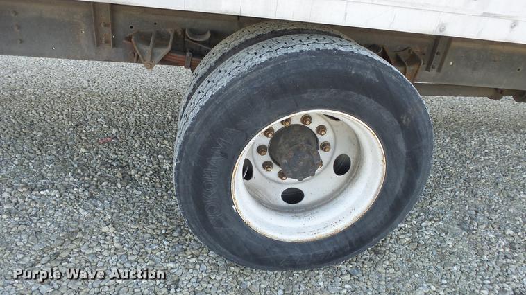 image for item EM9250 2000 International 4700 box truck