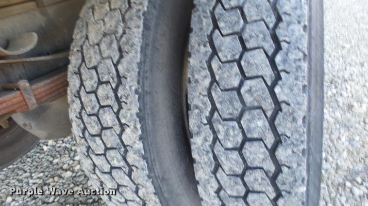 image for item EM9250 2000 International 4700 box truck