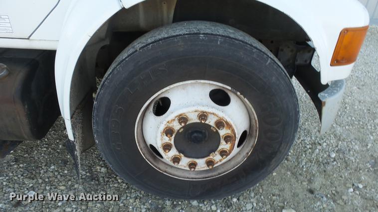 image for item EM9250 2000 International 4700 box truck