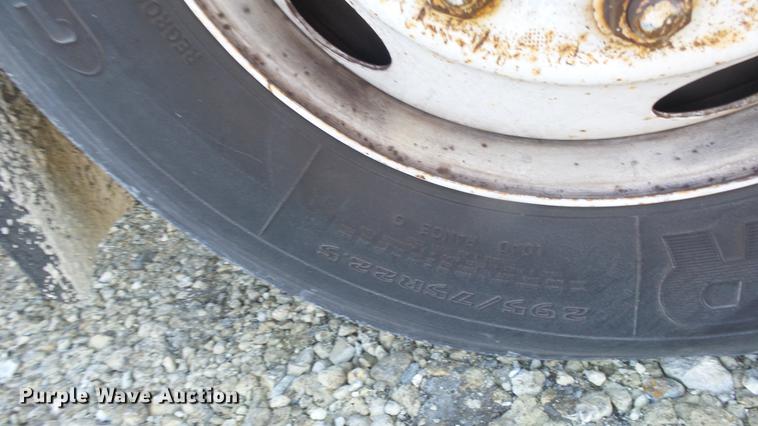 image for item EM9250 2000 International 4700 box truck