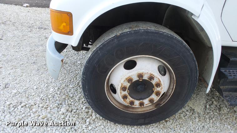 image for item EM9250 2000 International 4700 box truck