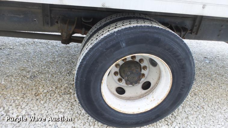 image for item EM9250 2000 International 4700 box truck