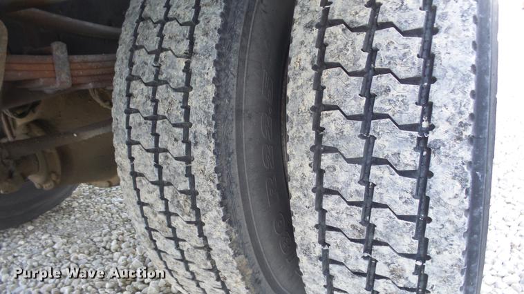 image for item EM9250 2000 International 4700 box truck