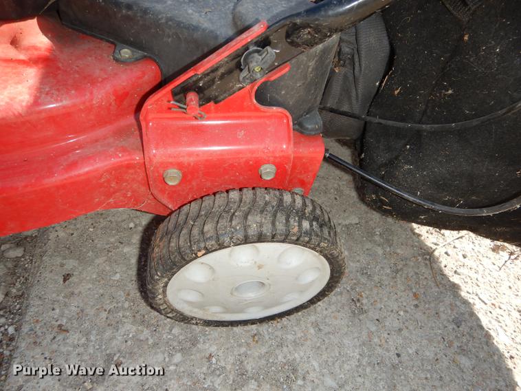 image for item EN9226 Troy-Bilt chipper/shredder/vacuum
