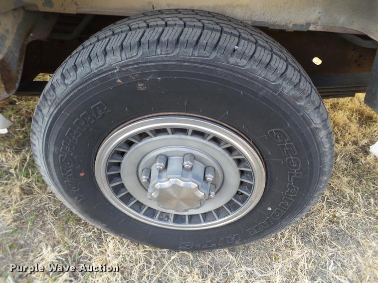 image for item EN9542 1993 Ford Club Wagon van