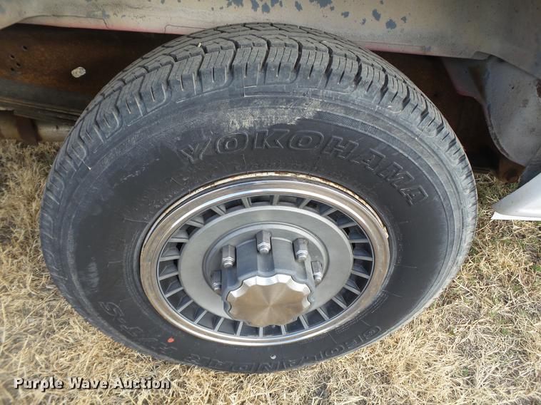 image for item EN9542 1993 Ford Club Wagon van