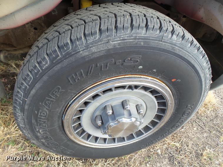 image for item EN9542 1993 Ford Club Wagon van