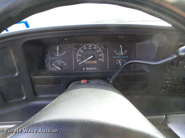 image for item EN9542 1993 Ford Club Wagon van