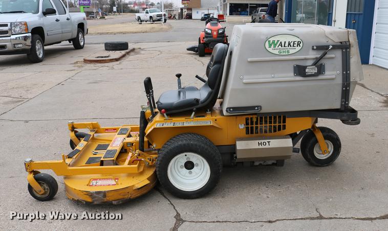 image for item EW9086 2006 Walker MCGHS ZTR lawn mower