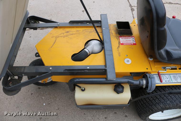 image for item EW9086 2006 Walker MCGHS ZTR lawn mower
