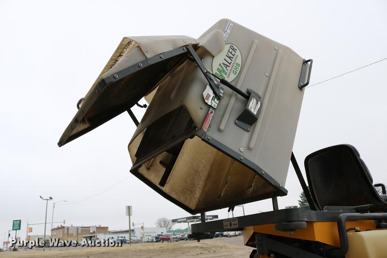 image for item EW9086 2006 Walker MCGHS ZTR lawn mower