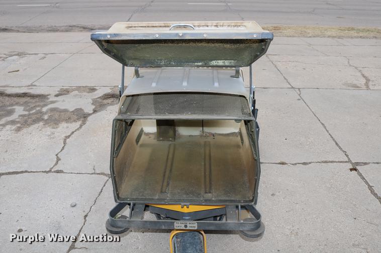 image for item EW9086 2006 Walker MCGHS ZTR lawn mower