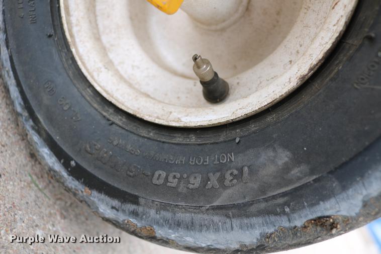 image for item EW9086 2006 Walker MCGHS ZTR lawn mower