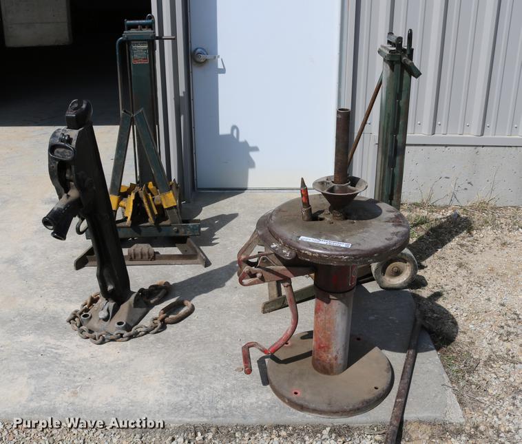 image for item EW9109 Tire repair machine, jack, and hydraulic lifts