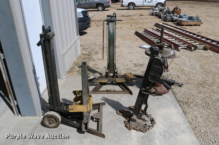image for item EW9109 Tire repair machine, jack, and hydraulic lifts
