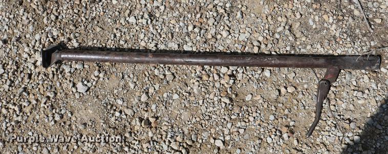 image for item EW9109 Tire repair machine, jack, and hydraulic lifts