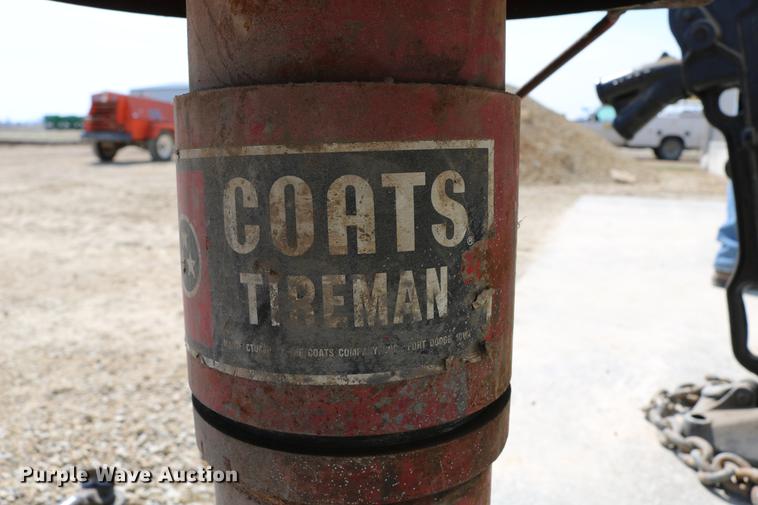 image for item EW9109 Tire repair machine, jack, and hydraulic lifts