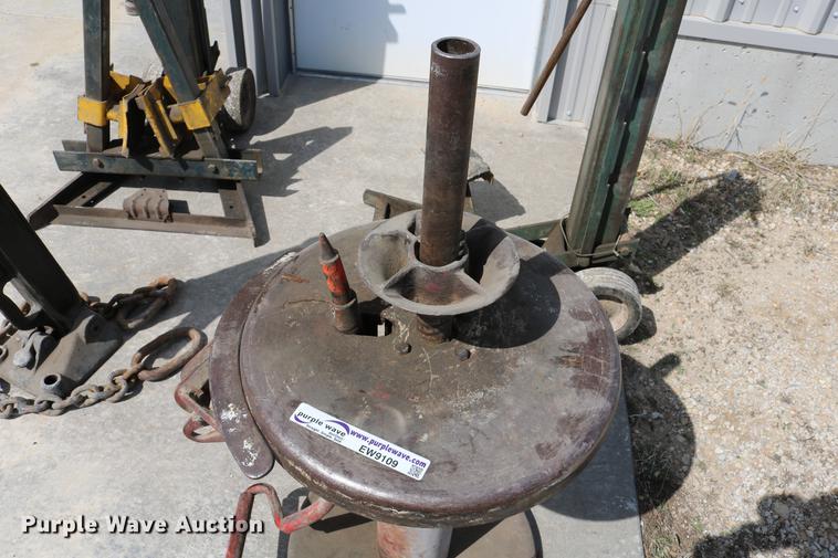 image for item EW9109 Tire repair machine, jack, and hydraulic lifts